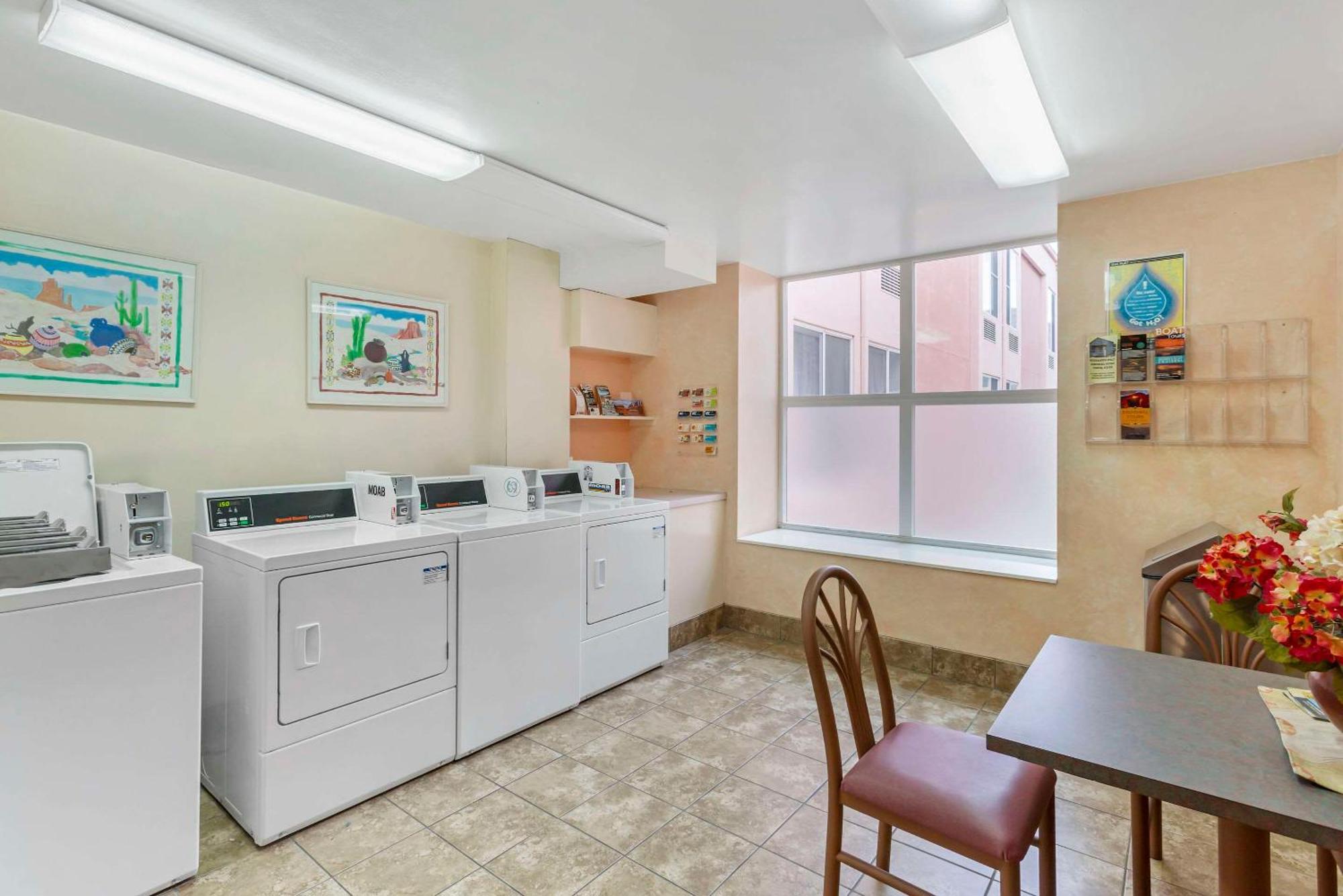Quality Suites Moab Near Arches National Park Экстерьер фото